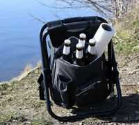 Camping Stuhl Hocker mit Rucksack black Kühltasche