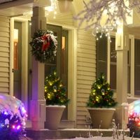 2-er Set Weihnachtsbäume Mini Künstlicher Christbaum mit Tannenzapfen und rote Beere, Kugeln und Warmweiß LED-Lichtern IP44 Grün PVC Metall Ø33 x 75 cm