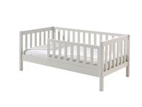 Juniorbett mit 70 x 140 cm, Umrandung mit senkrechten Sprossen, Ausf. Kiefer massiv weiß lackiert