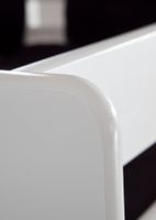 Halbhohes Spielbett ALEX mit Rutsche/Turm Buche massiv weiß lackiert mit Stoffset weiß/delfin