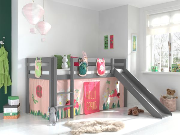 Spielbett Pino inkl. Rutsche mit Textilset Vorhang 3 Taschen "Spring", Kiefer massiv grau lackiert
