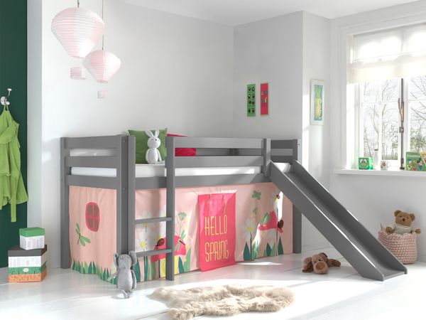 Spielbett Pino inkl. Rutsche mit Textilset Vorhang "Spring", Ausf. Kiefer massiv grau lackiert