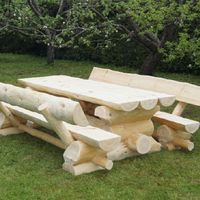 Luxus-Holzgarnitur 195x82x80 cm Tischabmessungen massiver Naturstamm nordische Fichte Blockbauweise handgeschnitzt strapazierfähig Unikat