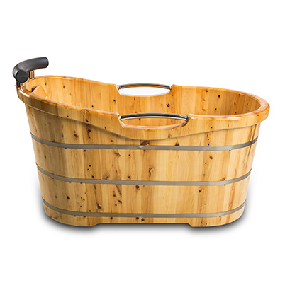 freistehende Holzbadewanne 150x67x82 cm aus Zedernholz 150 L ergonomische Formgebung pflegeleichte Oberfläche verstärkter Rahmen mit Ablauf