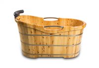 freistehende Holzbadewanne 150x67x82 cm aus Zedernholz 150 L ergonomische Formgebung pflegeleichte Oberfläche verstärkter Rahmen mit Ablauf