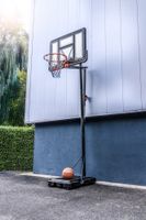 Basketballanlage mit Standfuß und Rollen
