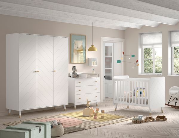 BILLY Babyzimmer, best. aus Kommode, Wickelaufsatz, Babybett 60x120 cm u. Schrank 3-trg.