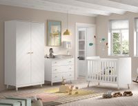 BILLY Babyzimmer, best. aus Kommode, Wickelaufsatz, Babybett 60x120 cm u. Schrank 2-trg.
