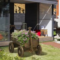Hochbeet im Holzwagen-Design Blumenkasten Holz Pflanzenwagen Verkohlt