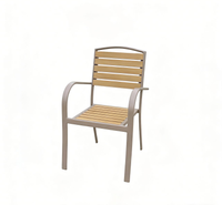 Stapelstuhl aus Aluminium mit Holzoptik, ca. 55 x 59 x 89 cm