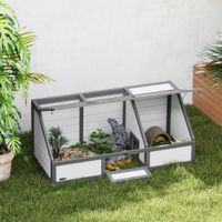 Schildkrötenhaus aus Holz, Schildkrötengehege mit zwei Haupthäusern