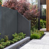 HOME DELUXE WPC Sichtschutzzaun Schrägelement CALLADO PREMIUM Vertikale Paneele - Höhe: 185 cm