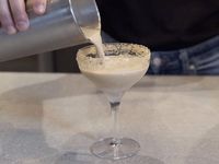 Beper Elektrischer Standmixer für Milkshakes, Smoothies & Cocktails, 2-Gang, 0,5L, 100W, Rot