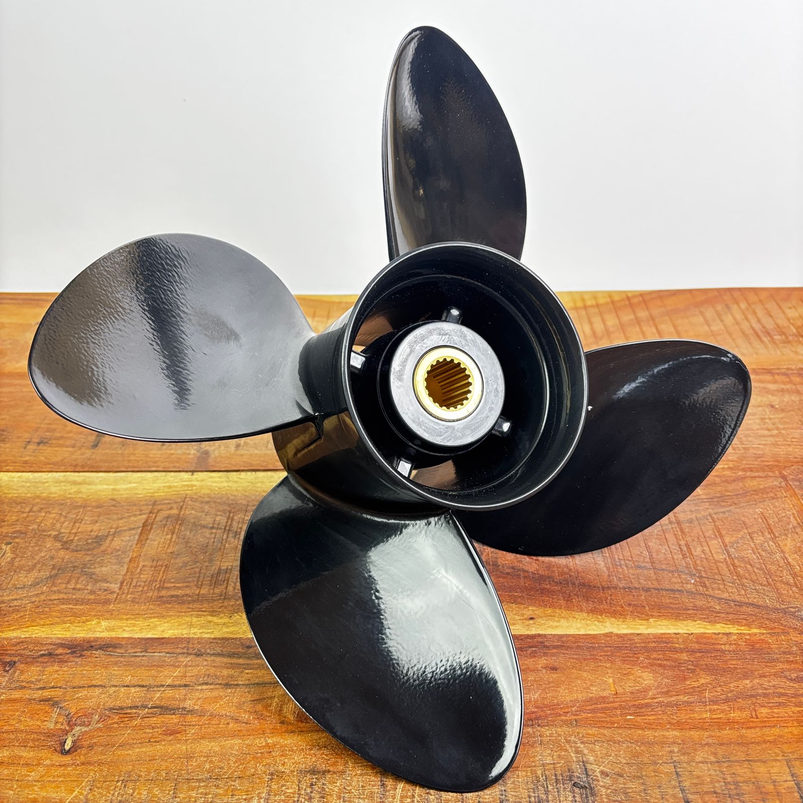 Artikel - Volvo Penta SX OMC Cobra SX 4-Blatt Propeller Aluminium 15 x 13 Z-Antrieb Boot