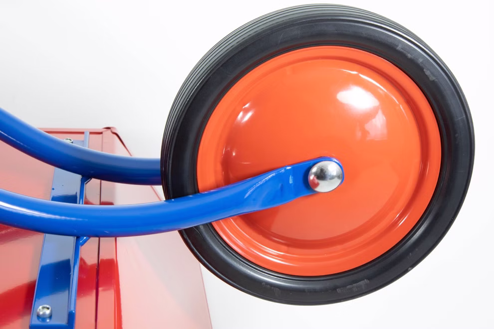 Schubkarre aus Metall Schubkarre aus Metall