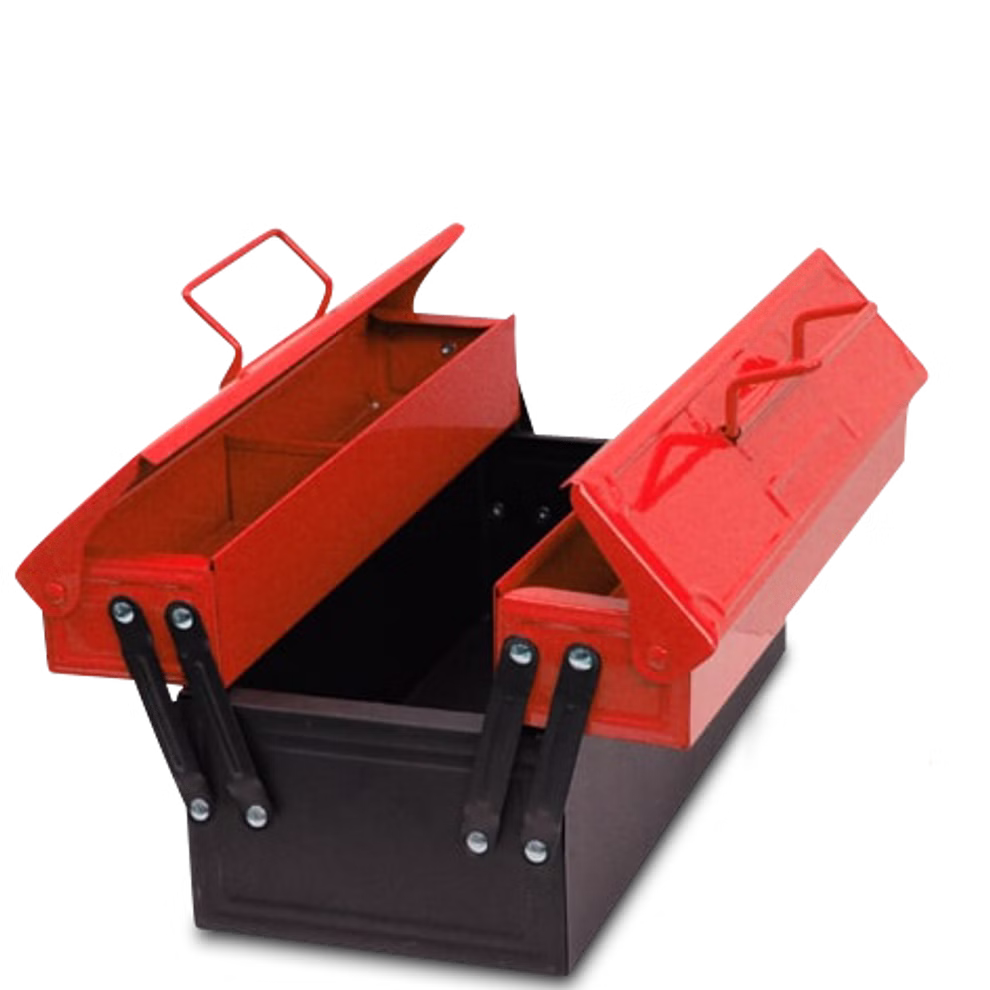 Kids at Work Werkzeugkasten rot Ein roter und blauer Kids at Work-Werkzeugkasten aus Metall mit zwei oben offenen Fächern wird neben dem Kids at Work-Logo und einer Verpackungsabbildung gezeigt die ein Kind zeigt das den Werkzeugkasten benutzt. rot