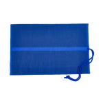 Morgenspruch Eurythmieversand Rollmäppchen blau 16 er ohne Inhalt_34077 Das Rollmäppchen blau 16 er ohne Inhalt von Morgenspruch Eurythmieversand ist ein rechteckiges blaues geripptes Tischset mit passender Krawatte das flach auf einem weißen Hintergrund liegt.