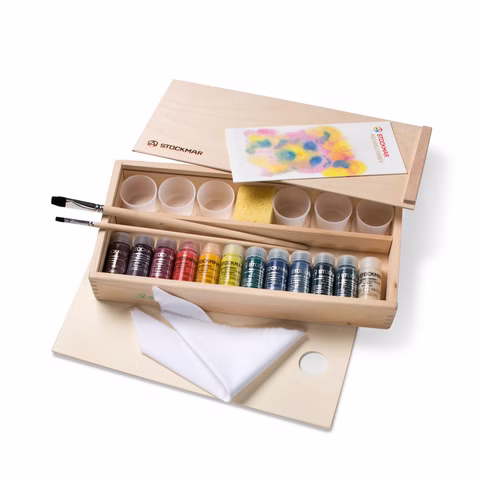 Aquarellen in een houten doos