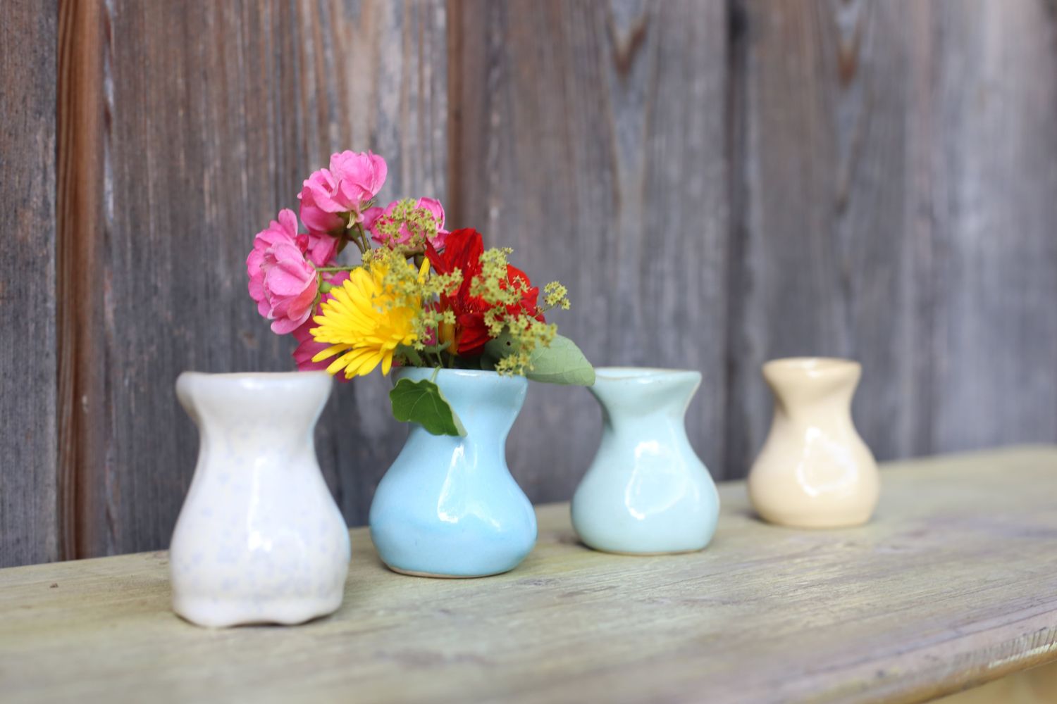 Vase en quatre couleurs blanc crème