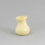 Vase en quatre couleurs jaune pastel