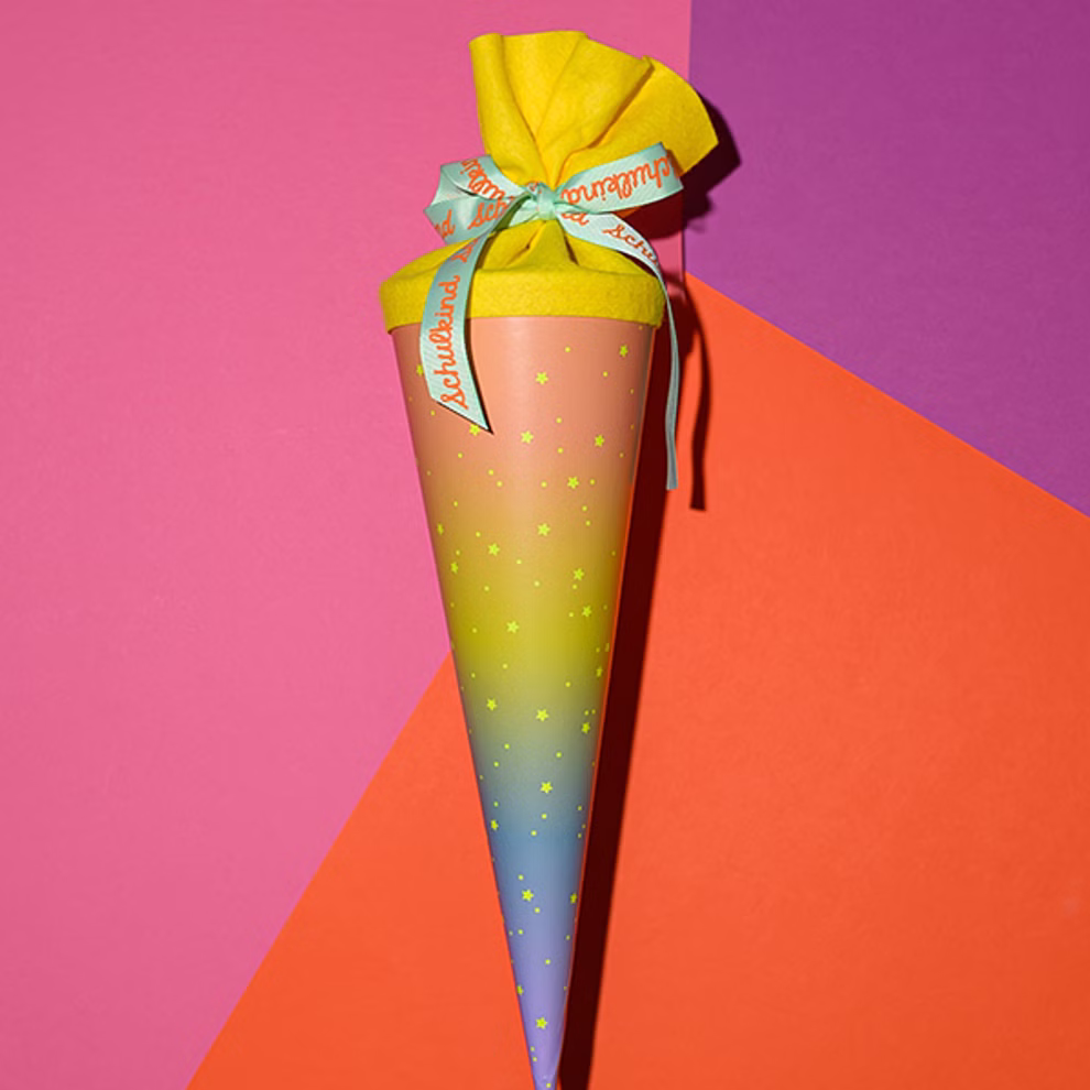 Schoolkegel met regenboog en sterren Schoolkegel met regenboog en sterren