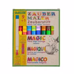 Eine Schachtel ökoNORM Zaubermaler mit 9 Farben und einem farbwechselnden Stift. Die Verpackung enthält einen mehrsprachigen Text und die Abbildung eines Zauberers mit Hut und Zauberstab unten rechts.