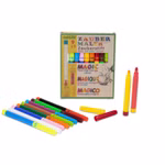 Das ökoNORM Zaubermaler 9 Farben inkl. Farbwechselstift Farbwechselstift-Set wird mit mehreren bunten Markern vor und der Box dahinter präsentiert. Zwei aufrechte Marker rot und gelb stehen neben dem Set.