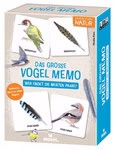 Das große Vogel Memo Illustrationen von heimischen Vögeln und den dazugehörigen Federn auf quadratischen Memo-Karten sowie das beigelegte Sachbuch.