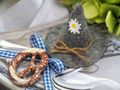 Mini Brezeln zum Aufhängen Dekorieren künstliche Oktoberfest Bayern Dekoration Streudeko 3