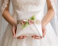 Vintage Hochzeit Vreme Satin Ringkissen dekoriert mit Juteband, Spitze und Blumen  2