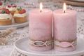 2er-Set rosa Kerzen als Tischdekoration für besondere Anlässe wie Kommunion, Taufe oder Konfirmation 4