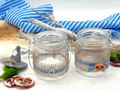 Zwei bayrische Windlichter aus Glas mit Brezel- und Edelweiß-Dekor, ideal für Oktoberfest- oder Hüttenparty-Deko 2