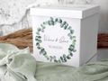 Personalisierte Briefbox Geschenk Box zur Hochzeit mit Eukalyptus-Kranz, Namen des Paares & Datum 2