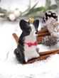 Bringen Sie die Freude unserer vierbeinigen Freund in Ihre Weihnachtsdekoration mit unserem Christbaumschmuck Hund in Schwarz-Weiß 4