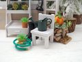 Wichtel Zubehör Miniatur Gießkanne aus grünem Metall als Dekoration für ein Puppenhaus und zum Basteln 2