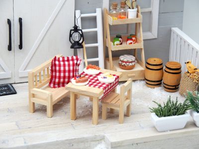 Miniatur Puppenhaus Zubehör Set 1:12 | Mit Brot, Kuchen, Tisch & Stühlen | Für Weihnachtsdekoration & Spiel