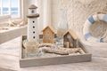 Maritime Komplett-Deko im Set mit Holztablett, Leuchtturm, Treibholz-Häusern, Vase, Teelichtglas und 500 g Streudeko 2