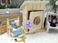 Miniatur Regal, zwei Handtücher, Shampoo, Seife, Toilettenpapier, Haartrockner sowie winziges Kamm, Haarbürste und Handspiegel 4