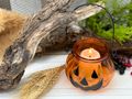 Windlicht Kürbis aus Glas mit Metall Henkel in Schwarz– stimmungsvolle Deko für Halloween und Herbst 4