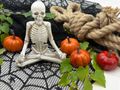 Skelett Deko Figur Yoga Betend im Lotussitz Herbst Halloween Tischdeko 13cm Hoch 7