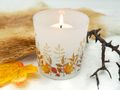 Windlicht aus milchig-weißem Glas mit zarten Blättern in Braun & Gelb - natürliche Herbstdekoration 5