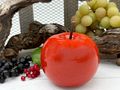 Roter Deko-Apfel aus Keramik mit naturgetreuem Holzstiel, perfekt für Herbst- und Küchendekoration 3