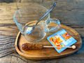 Kleines braunes Serviertablett aus Akazienholz – perfekt für Tee, Kaffee & Espresso - stilvoll, robust & handgefertigt 5