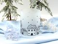 Windlicht Weiß mit Motiv Winterdorf im „Herzschnee“  - stimmungsvolle Herbst, Weihnachts- & Winter Deko 2