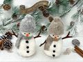 Filzfigur Schneemann Filz Deko Aufsteller mit Graue oder Beige Mütze- Ideal für Fensterbank, Tisch, Regal oder als eine hübsche Dekoration im Kinderzimmer. 2
