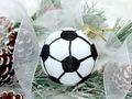 Glas Fußball Christbaumschmuck – ideal für Fußballfans, Vereine oder das Kinderzimmer, nette Geschenkidee für große und kleine Fans 2