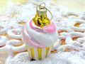 Christbaumschmuck Cupcake Muffin Gold am Weihnachtsbaum, im Adventskranz, als Fensterdeko oder kleines Geschenk im Adventskalender 2