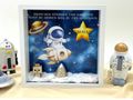 Geschenkrahmen Holz Diorama Geldgeschenk Gutschein Geburt Taufe Blau Weltall Mädchen PERSONALISIERT 3