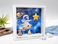 Geschenkrahmen Holz Diorama Geldgeschenk Gutschein Geburt Taufe Blau Weltall Junge PERSONALISIERT 2