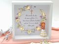 3D Bilderrahmen mit LED, Mädchen Figur und Blumenkranz als Geldgeschenk für Konfirmation oder Kommunion  4